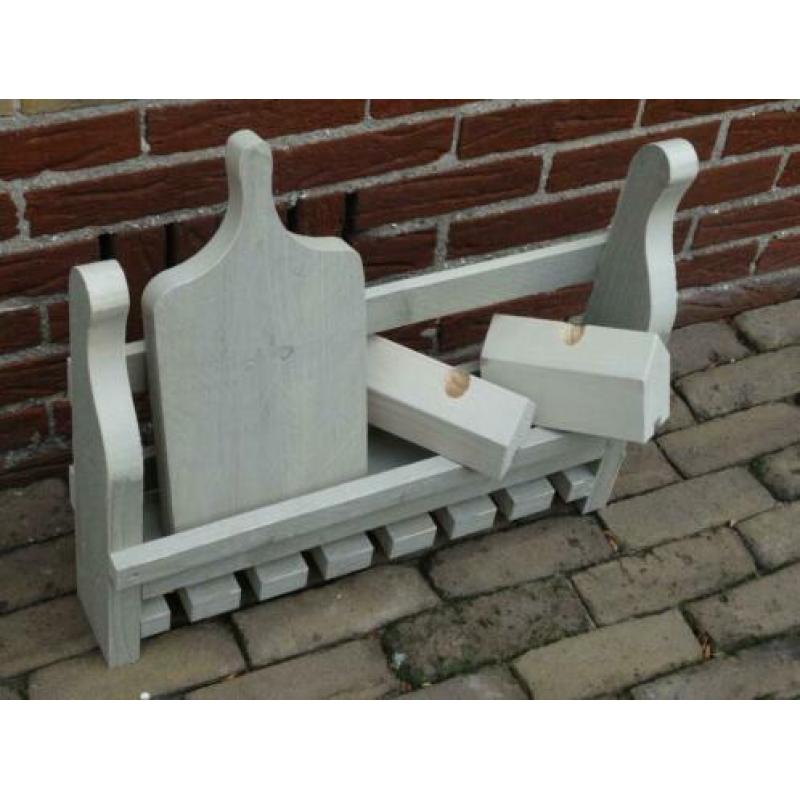 Kadotip:steigerhout: wijnrek + kaasplank + 2 kandelaars.