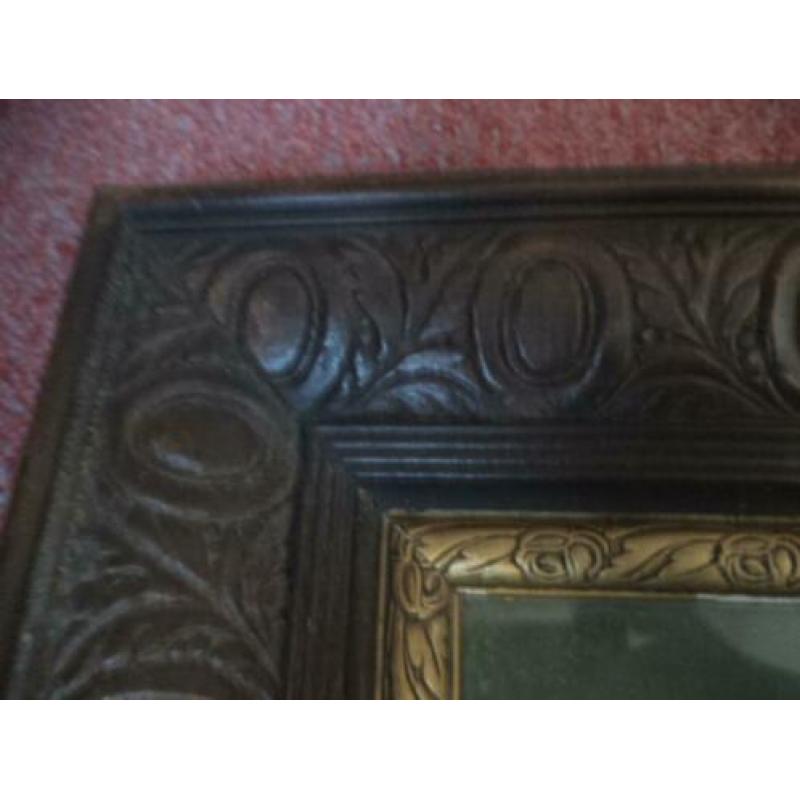 Houten lijst met houtsnijwerk en prent, oud!
