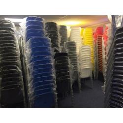 Nieuwe kantinestoelen vele kleuren stapelstoelen zaalstoelen