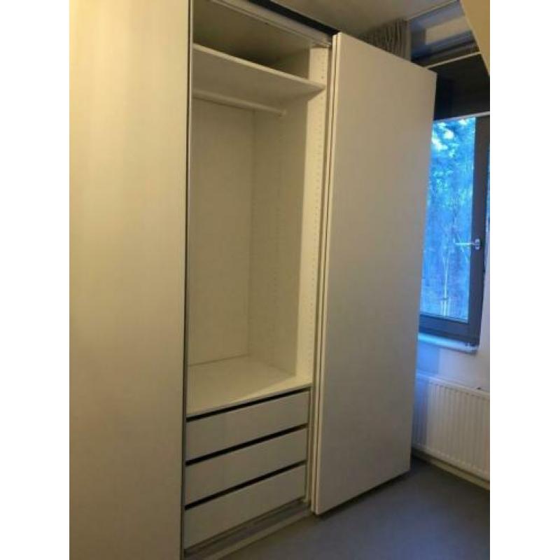 twee Pax-Kasten vol extra opties