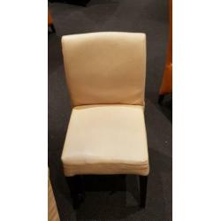 Ongeveer 600 leren stoelen , kan ook in kleinere partijen
