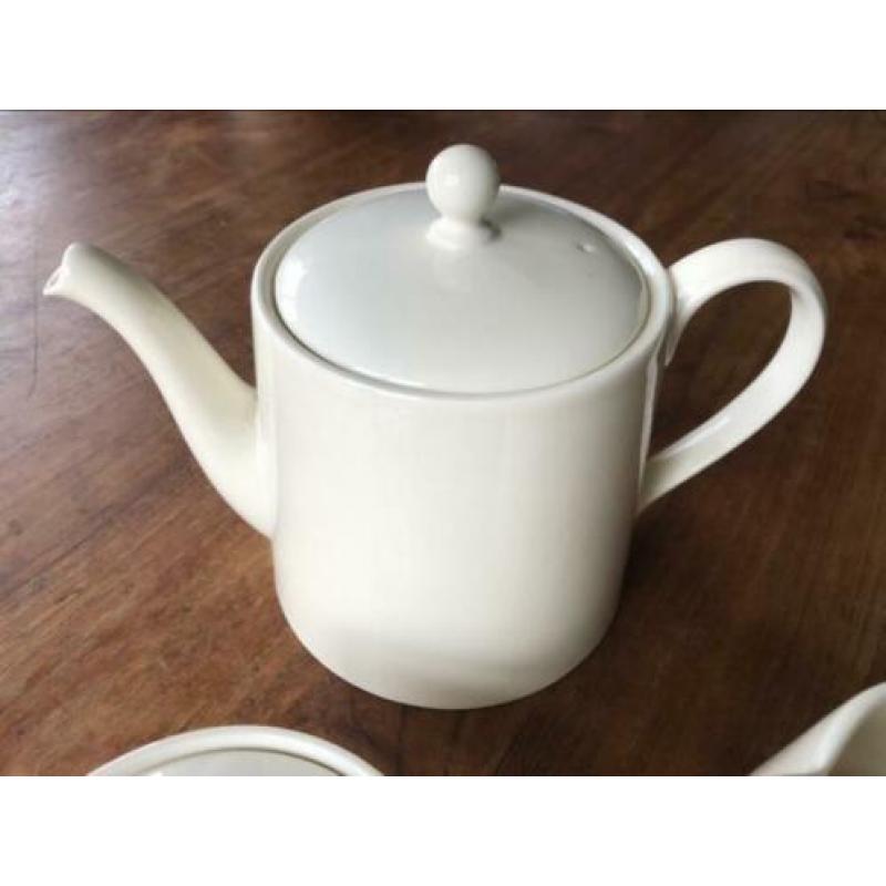 Wedgwood plain ivory theepot suikerpot melkkan/roomstel