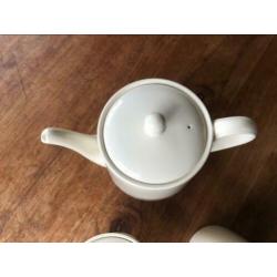 Wedgwood plain ivory theepot suikerpot melkkan/roomstel