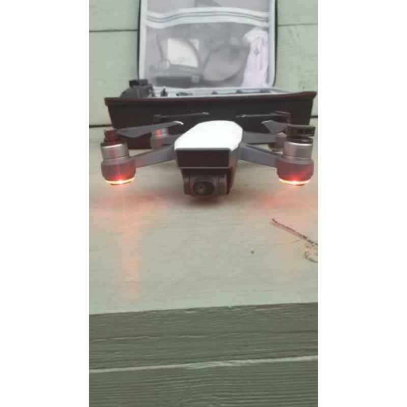 DJI Spark fly more combo inclusief 3 batterijen