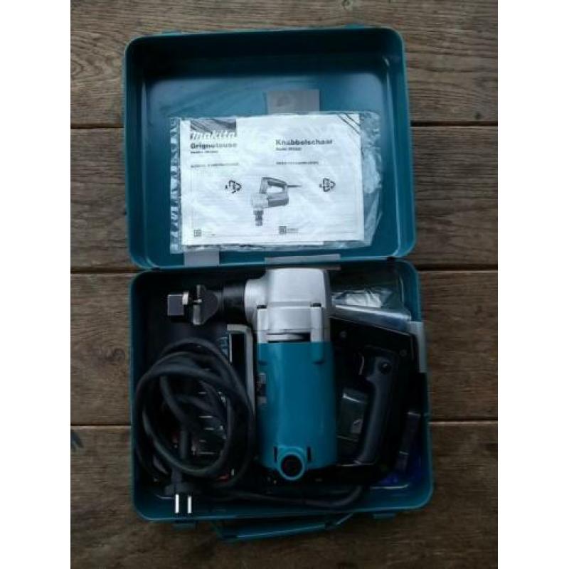 Makita JN 3200 knabbelschaar.