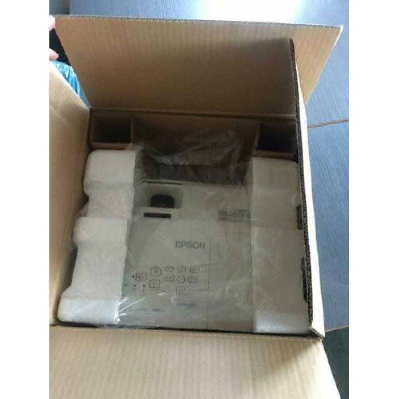 Epson EH TW 5210 FullHD Homecinema beamer incl reserve lamp