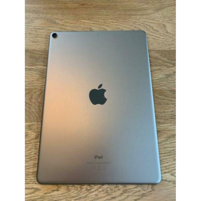 Ipad pro 10.5 inch met hoes en apple pencil