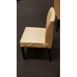 Ongeveer 600 leren stoelen , kan ook in kleinere partijen