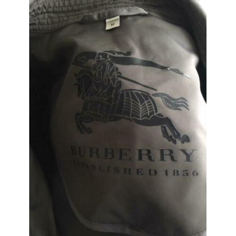 Te koop: een Burbberry trench coat