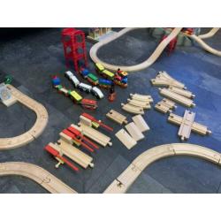 Houten treinbaan te koop!