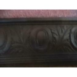 Houten lijst met houtsnijwerk en prent, oud!