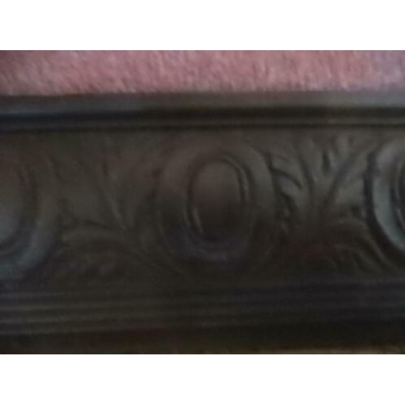 Houten lijst met houtsnijwerk en prent, oud!