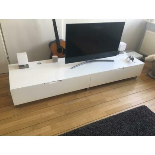 Design tv kast. Strak hoogglans wit.