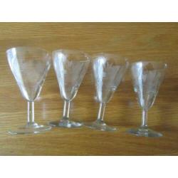 Mooie oude borrelglaasjes van geslepen glas