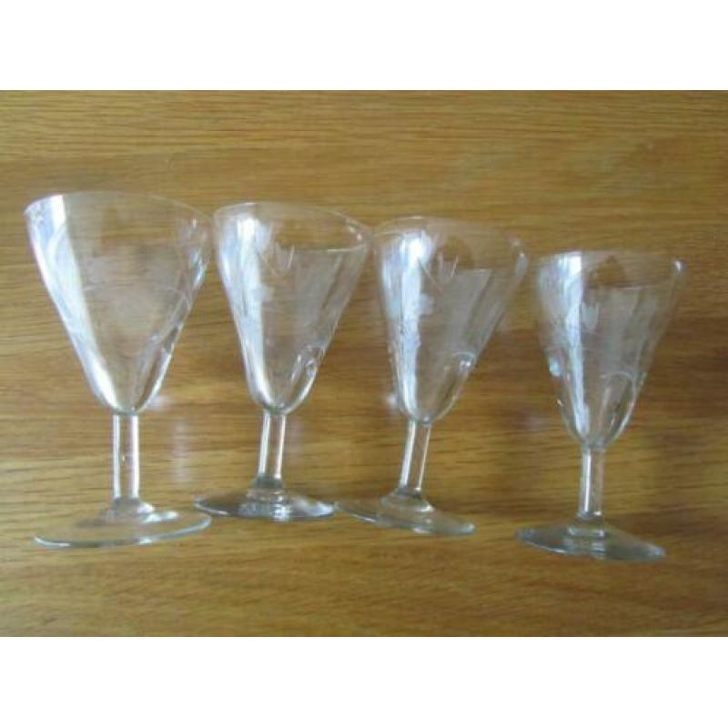 Mooie oude borrelglaasjes van geslepen glas
