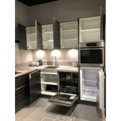 Luxe complete houten keuken! >>MOET WEG<<