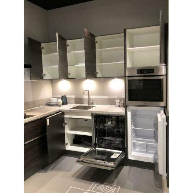 Luxe complete houten keuken! >>MOET WEG<<