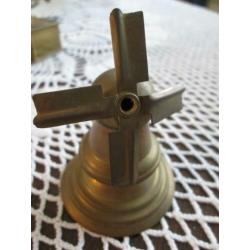 4 koperen letterbak o.a. grammofoon,molen olielamp,lantaarn