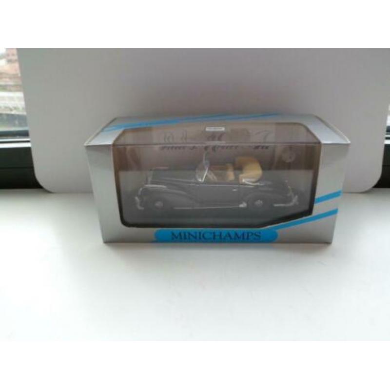 minichamps mercedes 300s cabriolet.