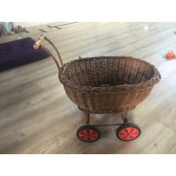 Rieten poppenwagen, duwkar, poppen car, duwwagen
