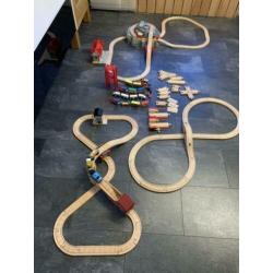 Houten treinbaan te koop!