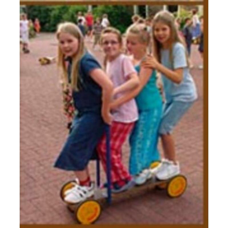 Pedalo. Merk holz-hoertz. Motoriek