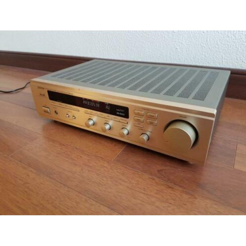 Denon DRA-455 stereo receiver.
