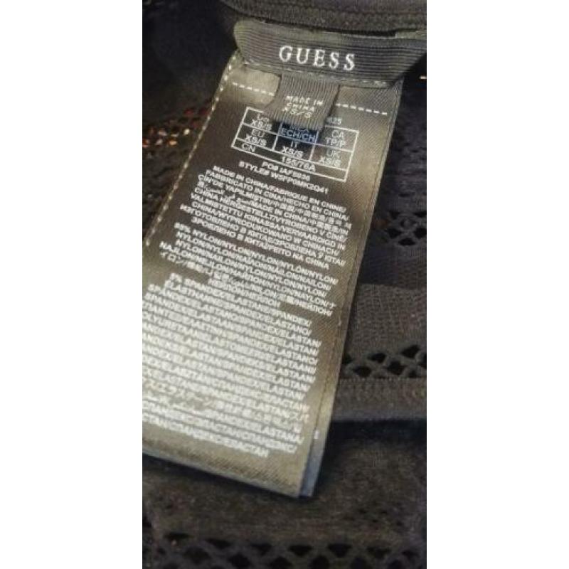 Zwarte stretch top van Guess met opengewerkte stukken (MT S)