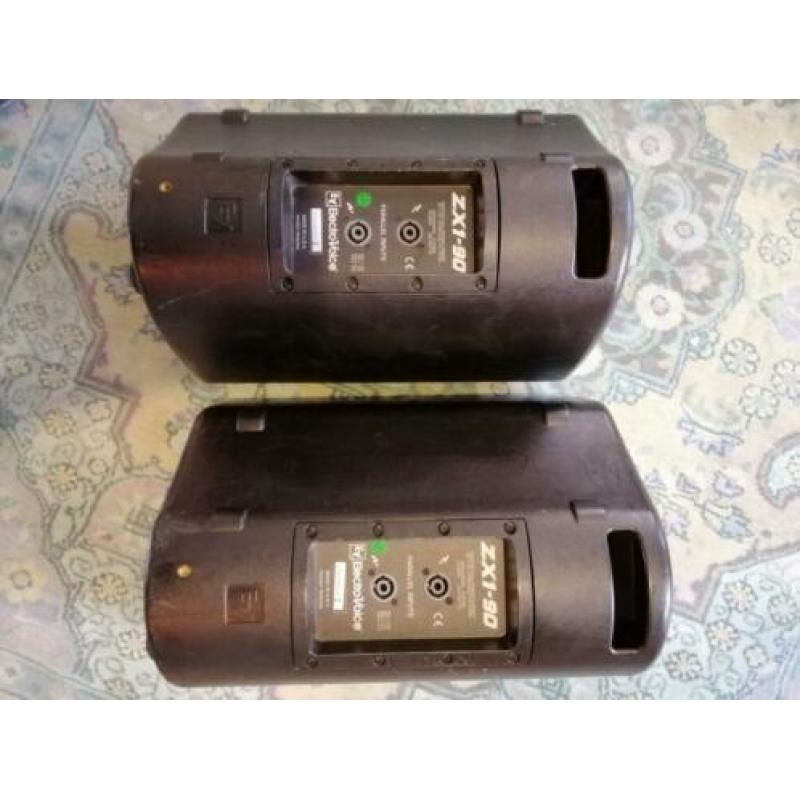 2x Electro-Voice EV ZX1-90 speaker