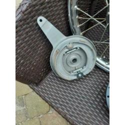 triumph pre unit wheels + 1x tank voor 3 cylinder
