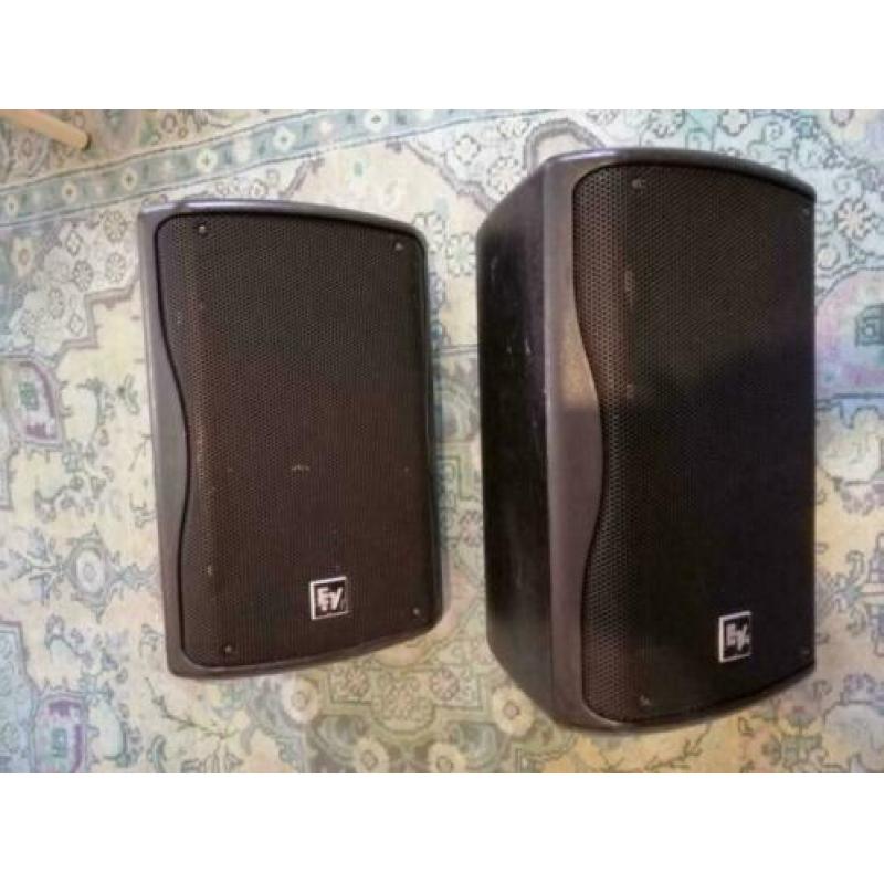 2x Electro-Voice EV ZX1-90 speaker