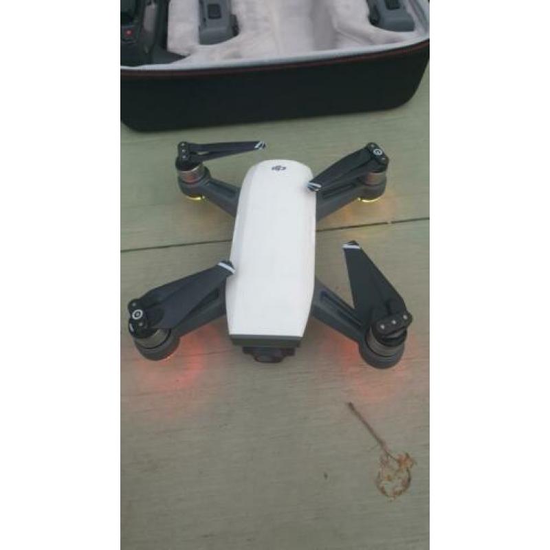 DJI Spark fly more combo inclusief 3 batterijen