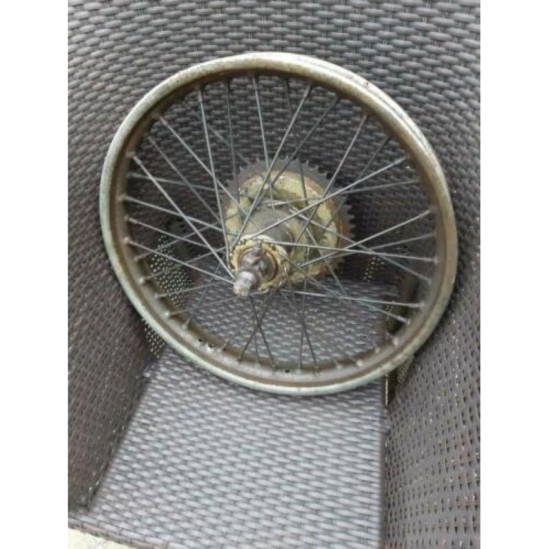 triumph pre unit wheels + 1x tank voor 3 cylinder