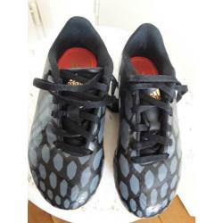 ADIDAS voetbalschoenen maat 32