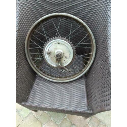 triumph pre unit wheels + 1x tank voor 3 cylinder