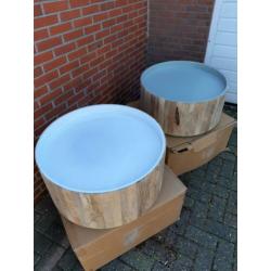 Partij Meubels, stoelen en tafels. industrieel, design