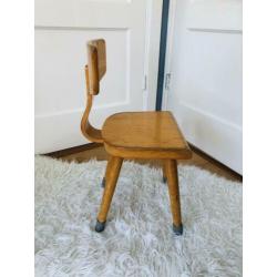 Schoolstoeltje vintage stoeltje school kleuterschool retro