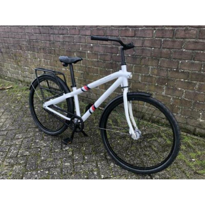 Van Moof Special Edition Tommy Hilfiger Damesfiets 28”