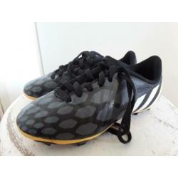 ADIDAS voetbalschoenen maat 32