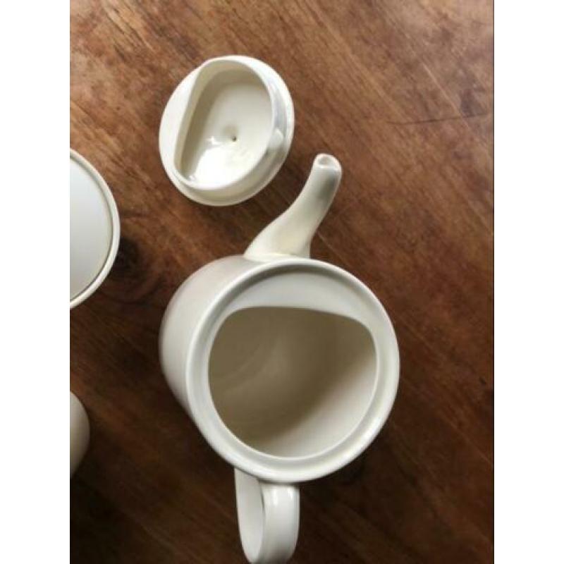 Wedgwood plain ivory theepot suikerpot melkkan/roomstel