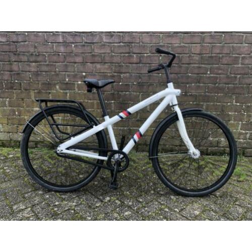 Van Moof Special Edition Tommy Hilfiger Damesfiets 28”