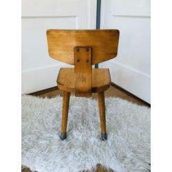Schoolstoeltje vintage stoeltje school kleuterschool retro
