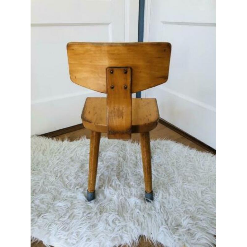 Schoolstoeltje vintage stoeltje school kleuterschool retro