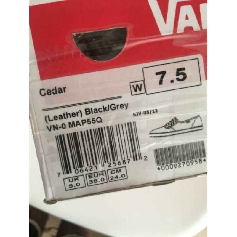 Leren zwarte Vans, nieuw in de doos.