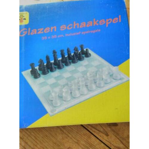 Glazen schaakspel ,zo goed als nieuw