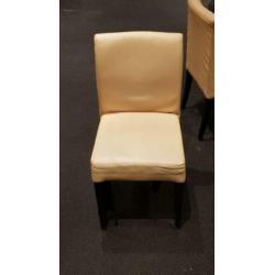Ongeveer 600 leren stoelen , kan ook in kleinere partijen