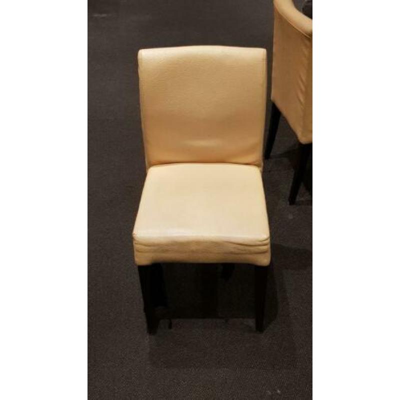 Ongeveer 600 leren stoelen , kan ook in kleinere partijen