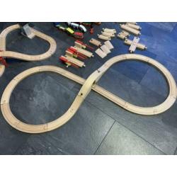 Houten treinbaan te koop!
