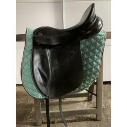 In prima staat Kieffer dressuurzadel 17 inch maat1