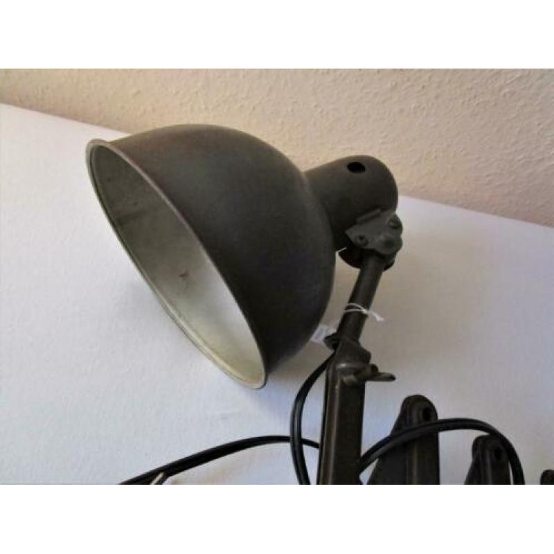 Antieke industriële wandlamp